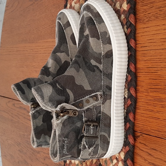 Blowfish Malibu CUDDLEFISH Mid Top Sneakers - Picture 3 of 12
